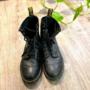 DOC MARTENS BLACK LEATHER BOOTS